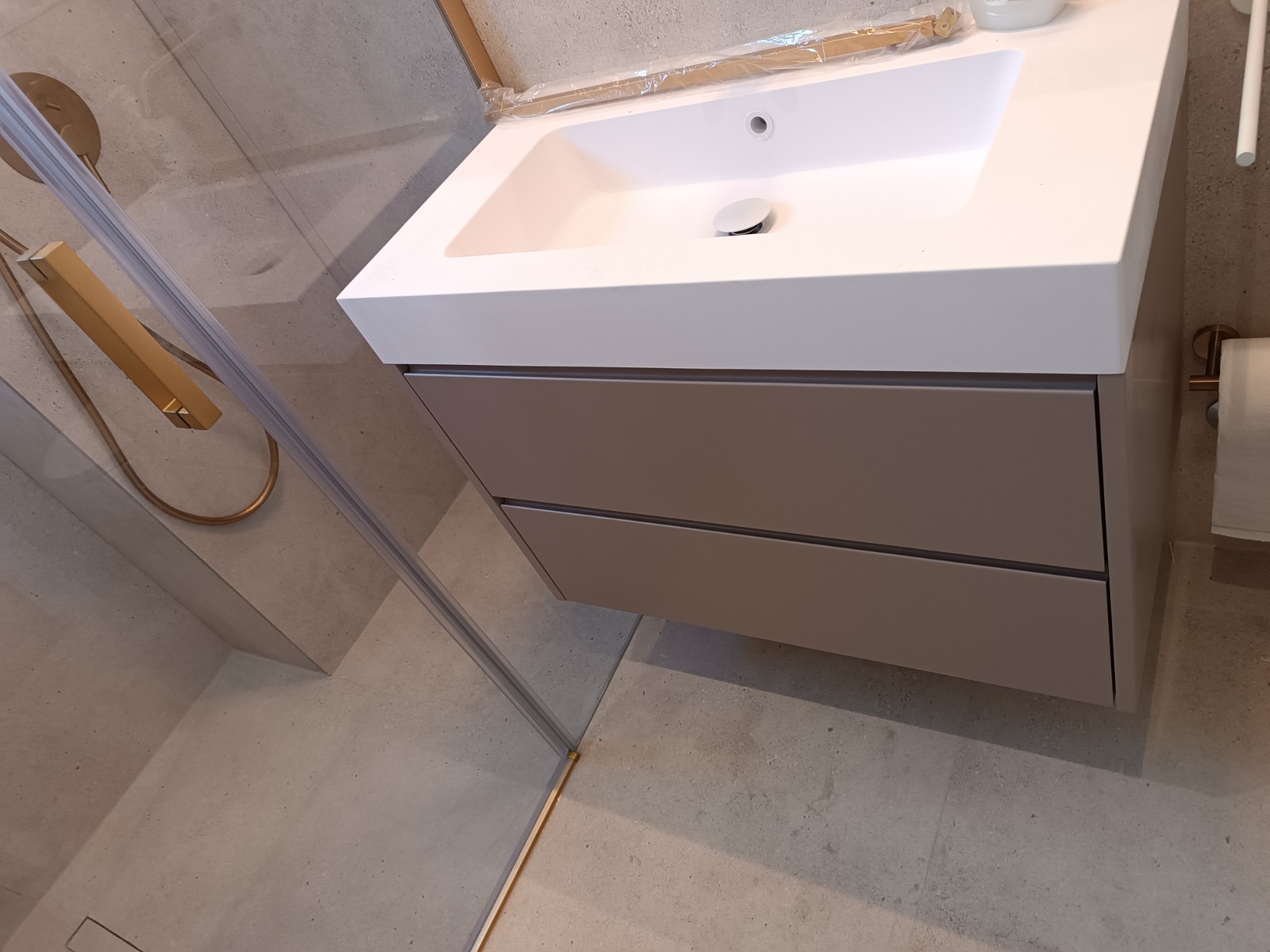 No alt text